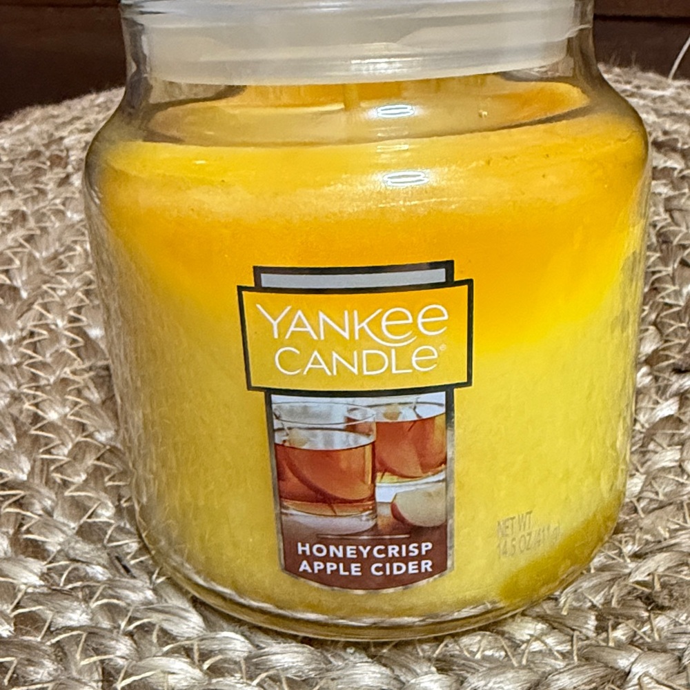 Yankee Candle Honeycrisp Apple Cider in Vibrant Yellow